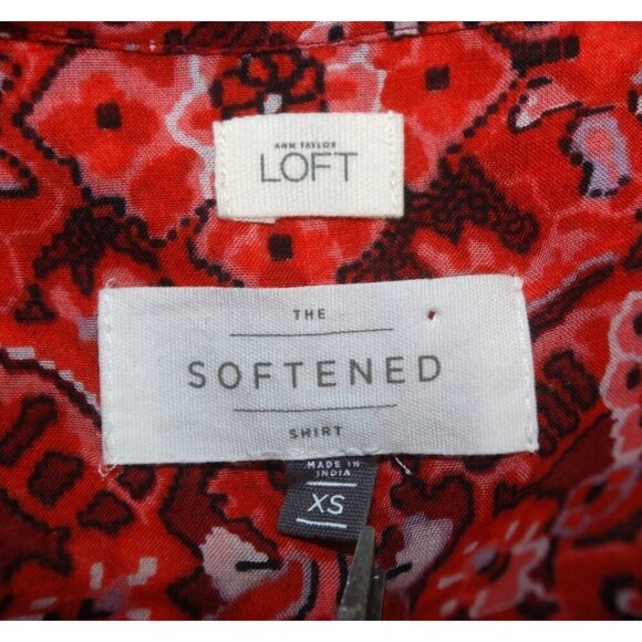 NICE Ann Taylor LOFT The Softened Red Tunic Top Size XS Floral Half Button Up - Picture 8 of 9